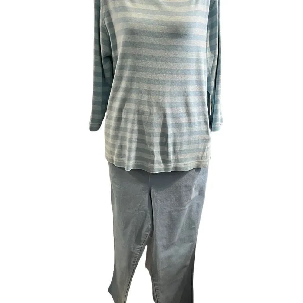 Mossimo supply co size XL light and medium blue striped 3/4 sleeve T-shirt EUC